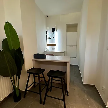 Onefam Arbes Хостел Прага