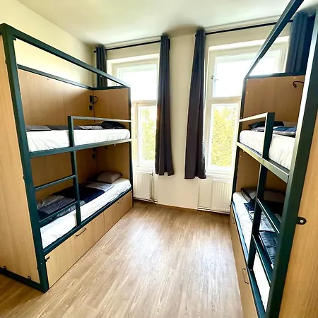 Onefam Arbes Хостел *