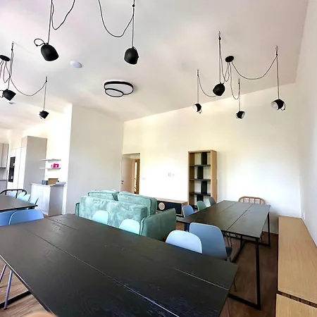 Onefam Arbes Хостел Прага